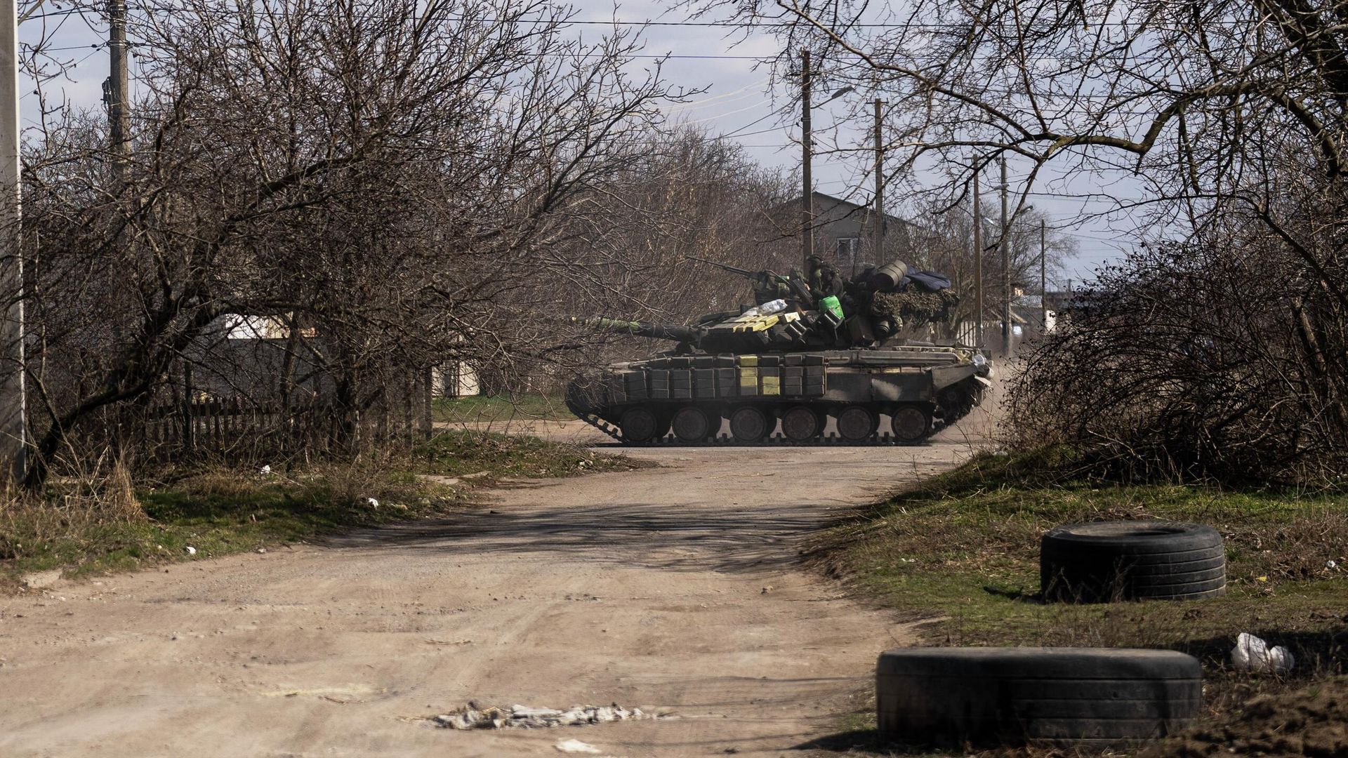 Украинский танк на окраине Николаева Украинский танк на окраине Николаева - РИА Новости, 1920, 17.10.2022