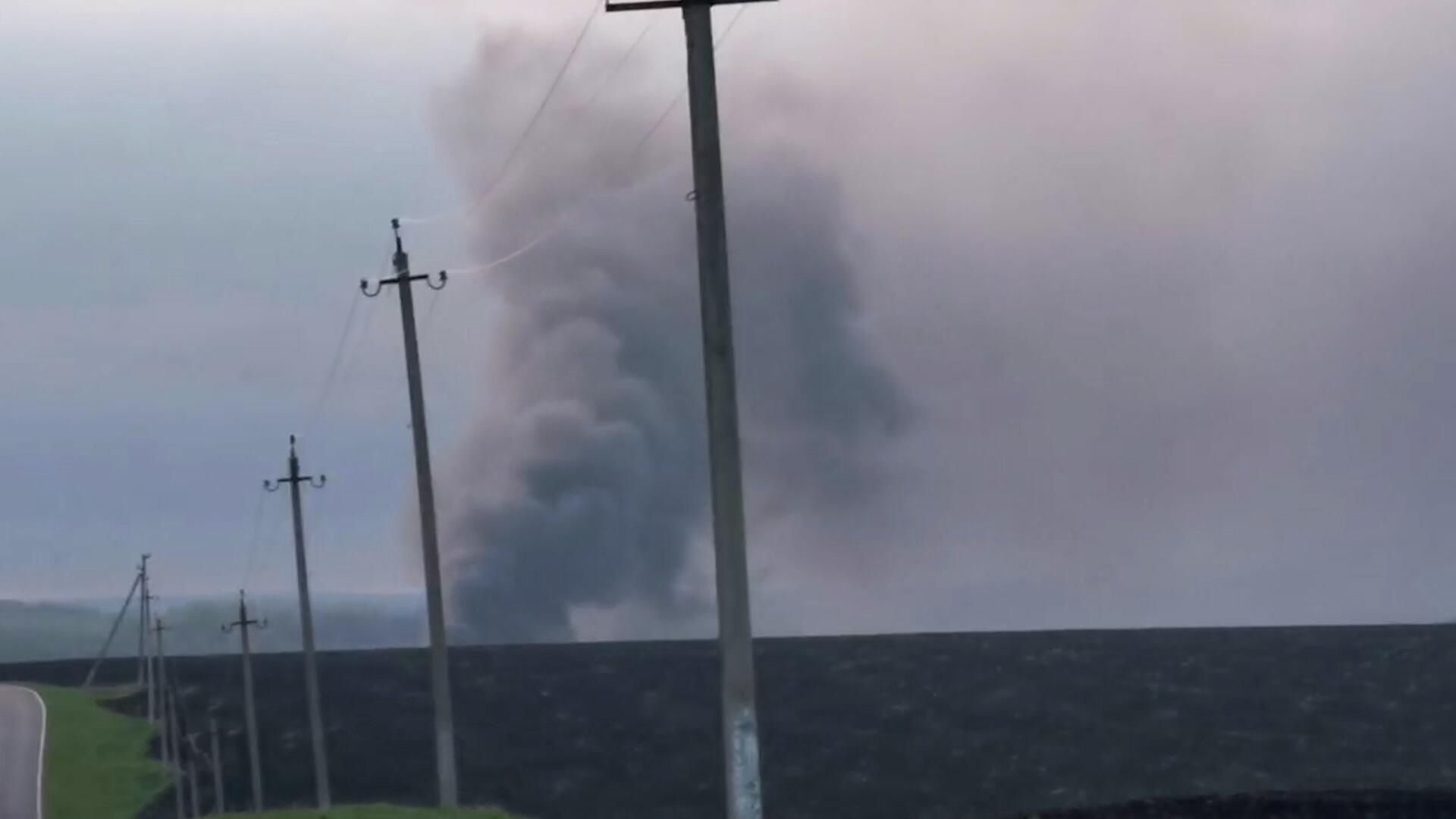 Горящий склад боеприпасов в Белгородской области Горящий склад боеприпасов в Белгородской области - РИА Новости, 1920, 27.04.2022