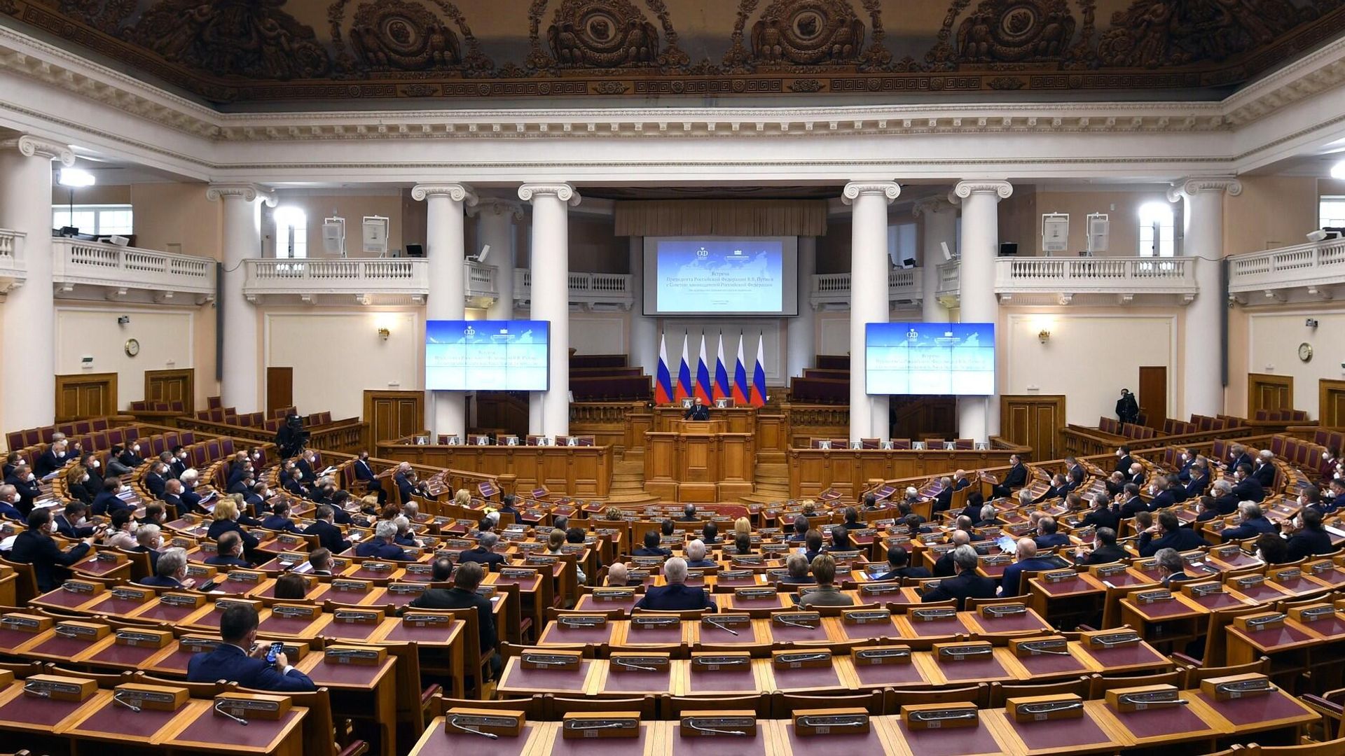 Президент России Владимир Путин выступает на встрече с членами Совета законодателей Президент России Владимир Путин выступает на встрече с членами Совета законодателей - РИА Новости, 1920, 29.03.2023