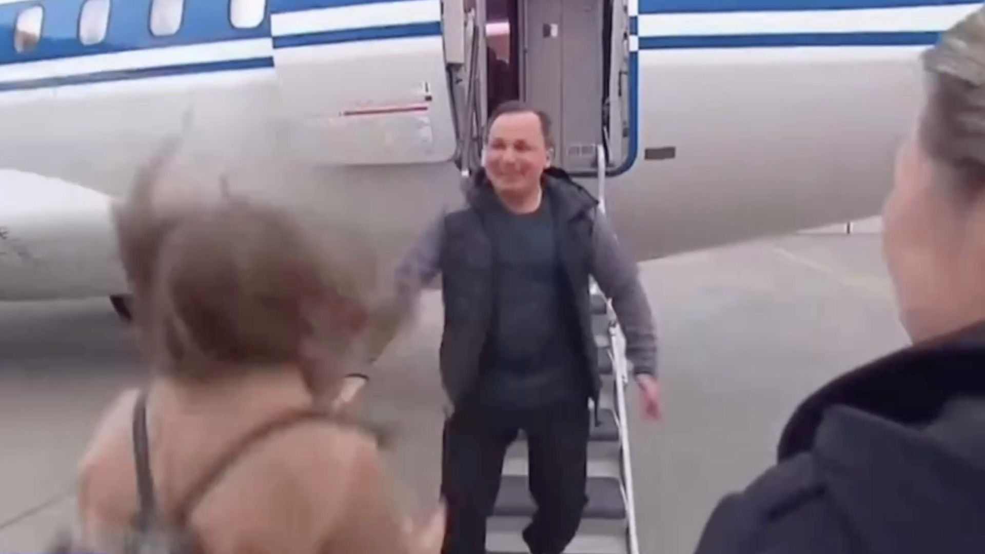 Российский летчик Константин Ярошенко прилетел в Москву Российский летчик Константин Ярошенко прилетел в Москву - РИА Новости, 1920, 28.04.2022