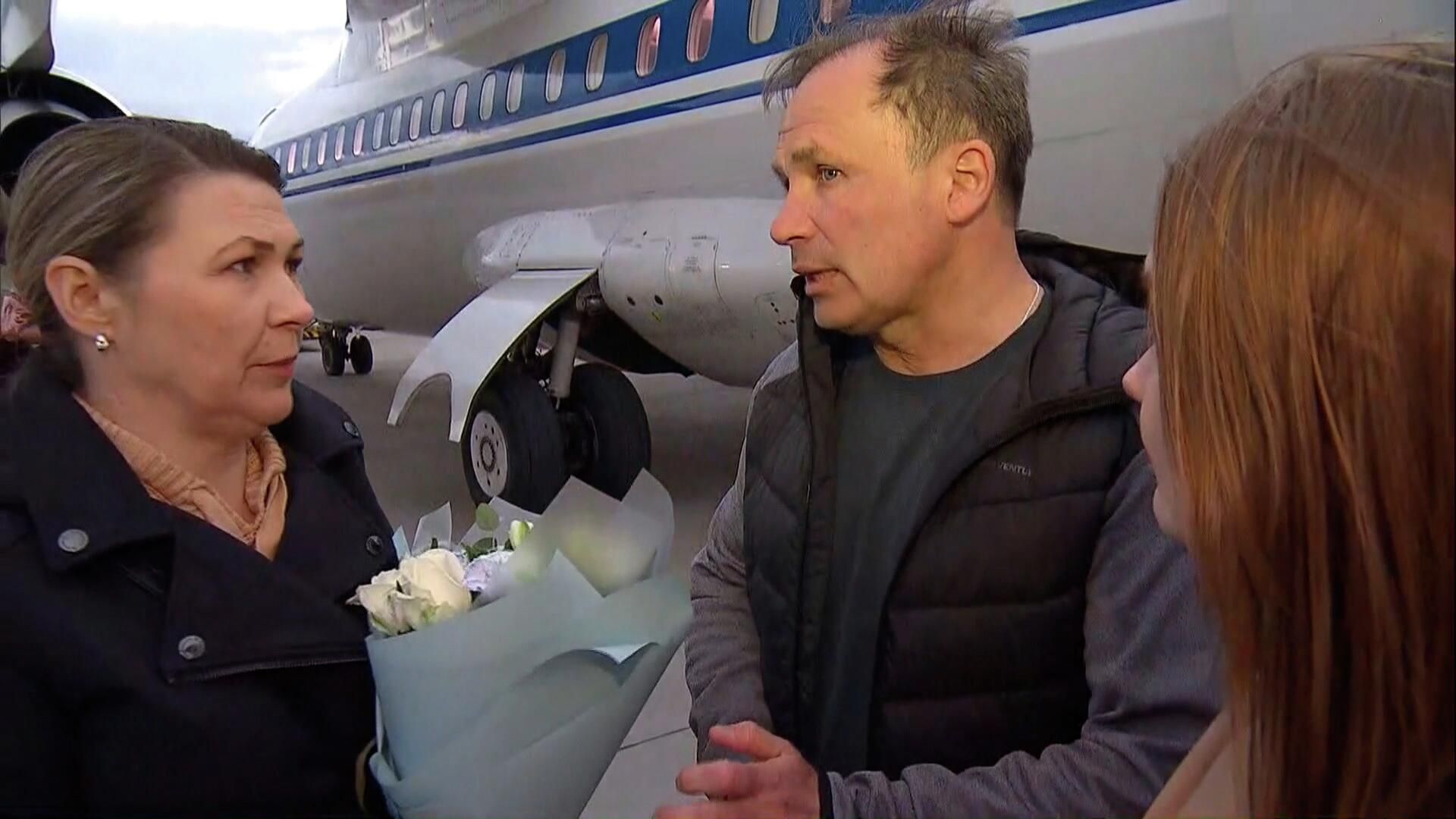Константин Ярошенко встретился с родными в Москве Константин Ярошенко встретился с родными в Москве - РИА Новости, 1920, 27.04.2022