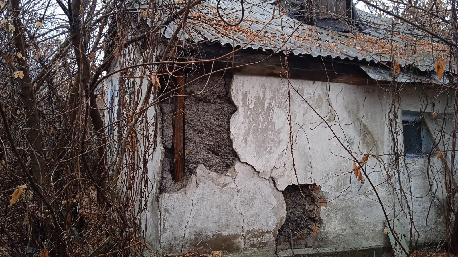 Дом донецкого зооволонтера Галины Кондрашовой, в который попал украинский снаряд. Фотография из личного архива - РИА Новости, 1920, 28.04.2022