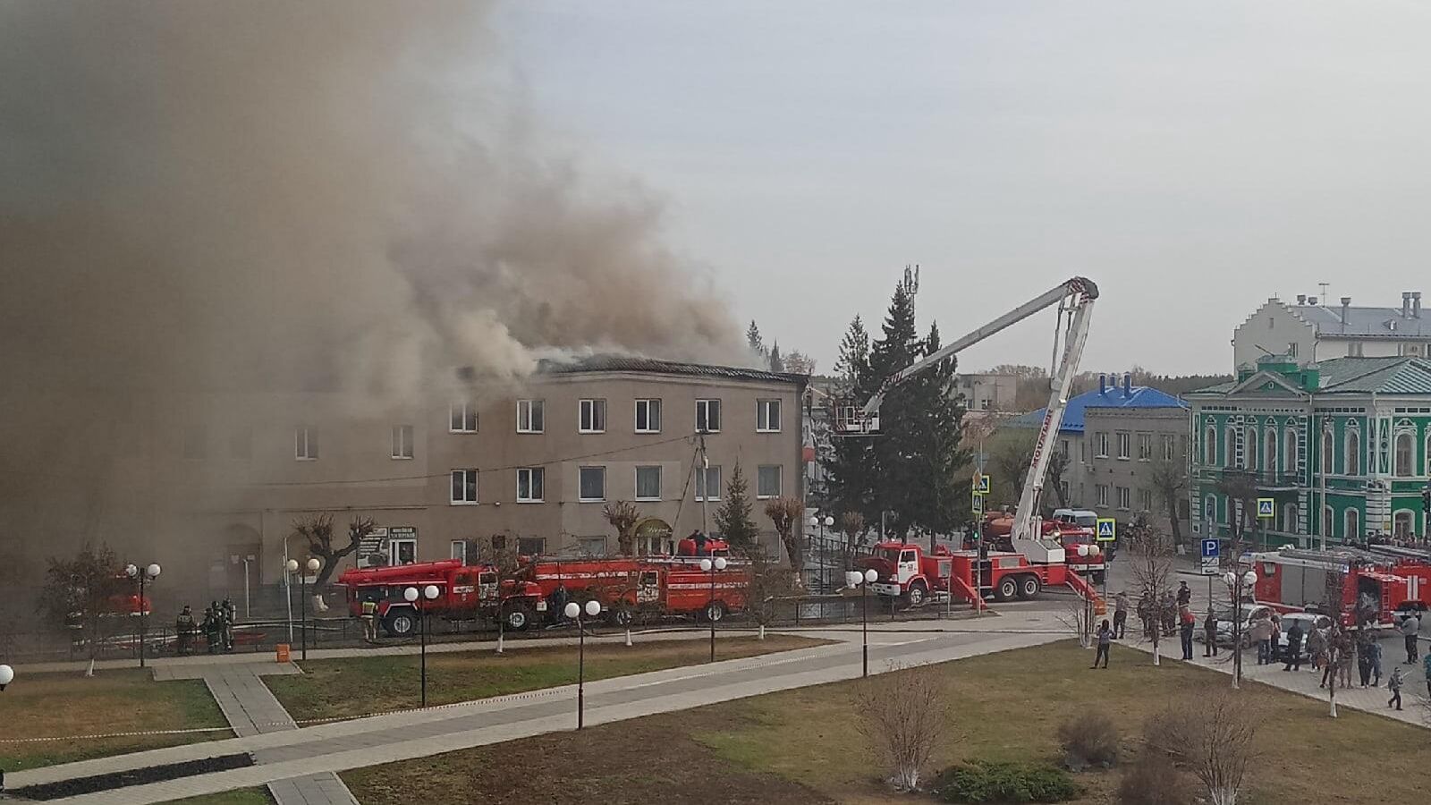 Пожар в торговом центре Гагаринский в Ишиме Пожар в торговом центре Гагаринский в Ишиме - РИА Новости, 1920, 28.04.2022