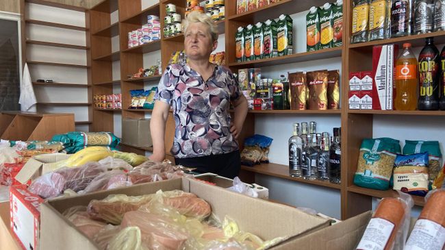 Продавец в магазине Продавец в магазине