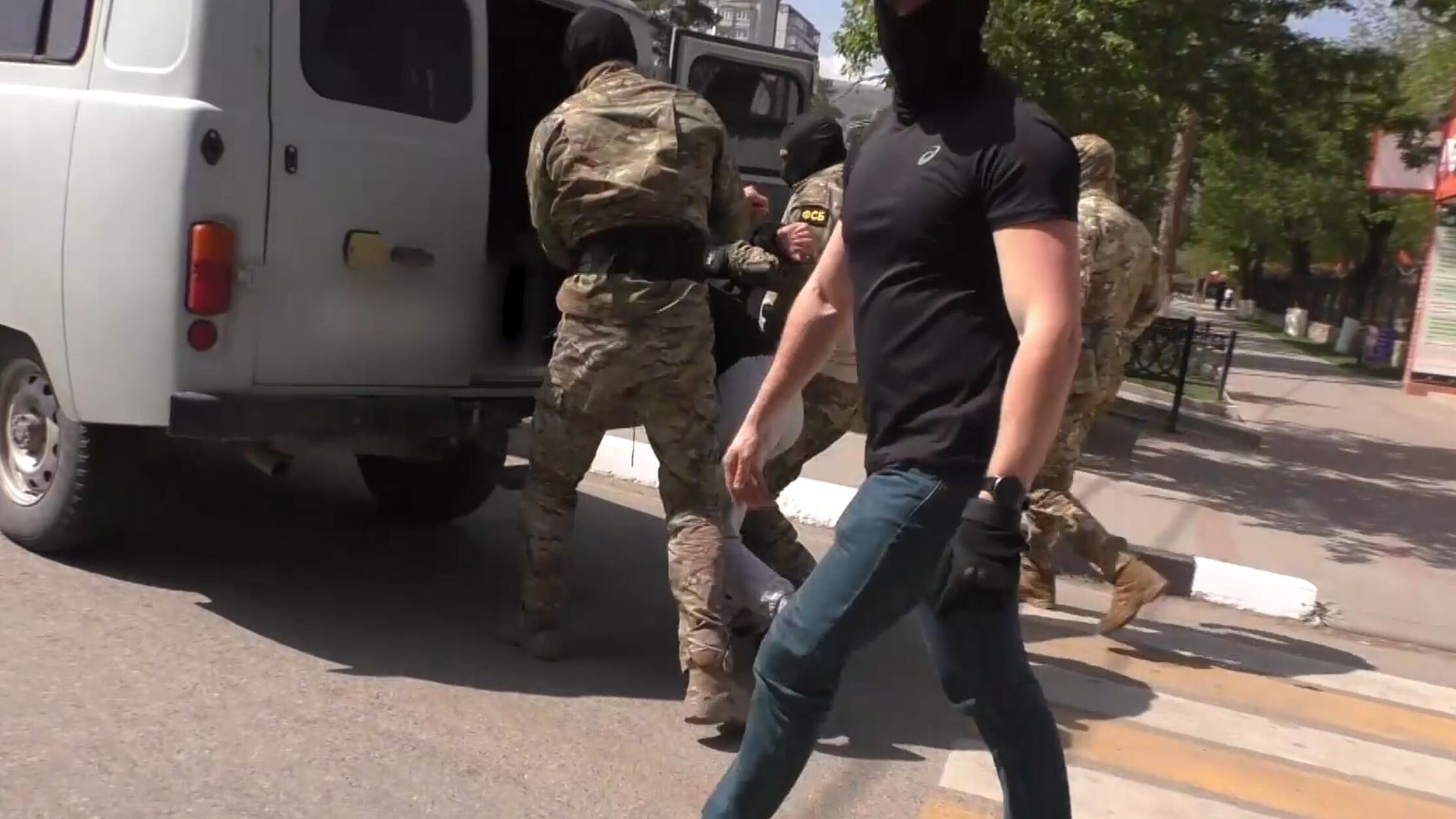 Задержание сторонника террористической организации Исламское государство*, планировавшего совершение теракта а одном из объектов органов власти и правопорядка в Карачаево-Черкесии Задержание сторонника террористической организации Исламское государство*, планировавшего совершение теракта а одном из объектов органов власти и правопорядка в Карачаево-Черкесии - РИА Новости, 1920, 29.04.2022