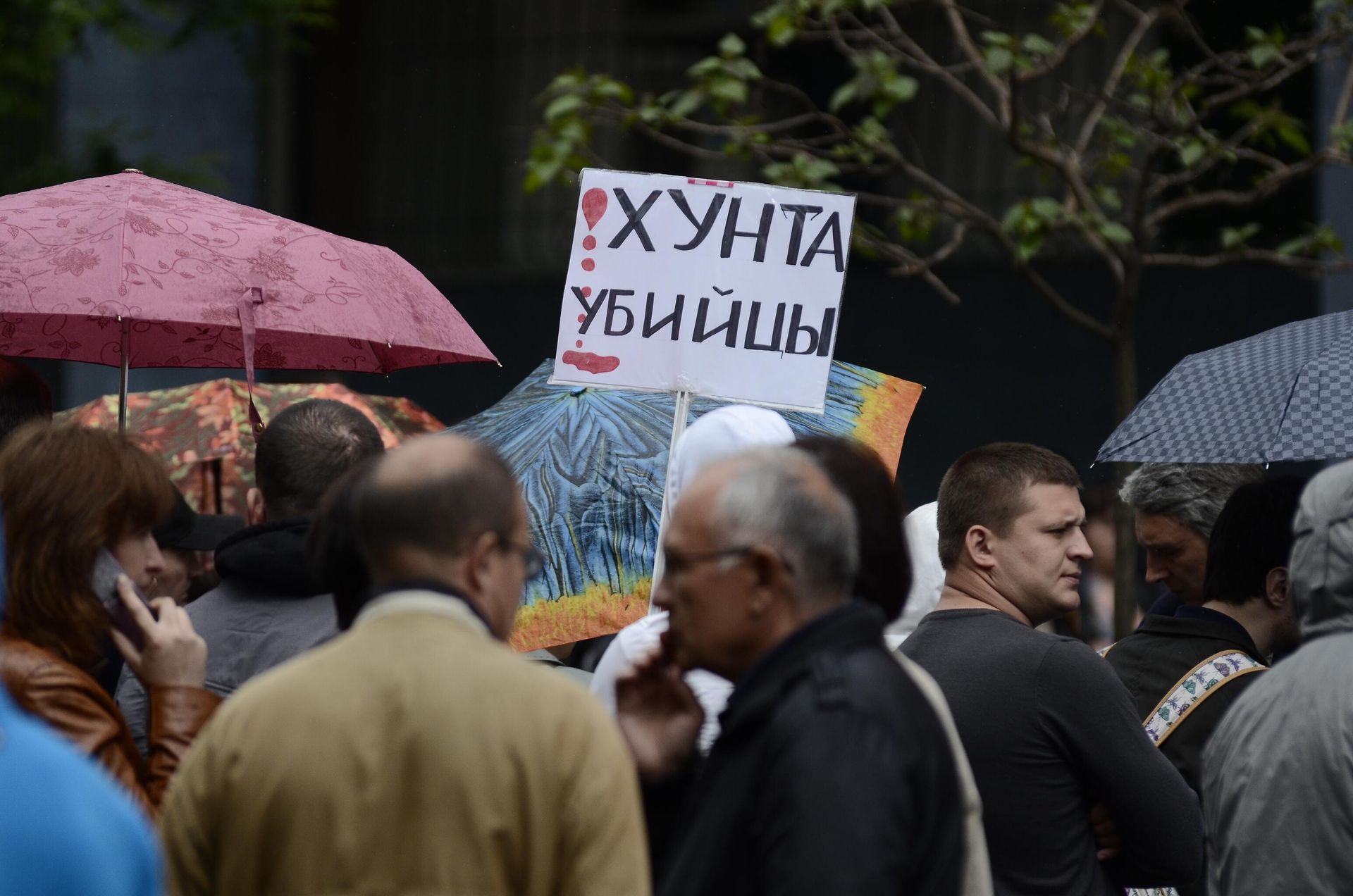 Митингующие возле здания городского управления милиции на улице Преображенской в Одессе. Они требуют освободить всех задержанных после пятничных столкновений на Куликовом поле в Одессе. Митингующие возле здания городского управления милиции на улице Преображенской в Одессе. Они требуют освободить всех задержанных после пятничных столкновений на Куликовом поле в Одессе. - РИА Новости, 1920, 01.05.2022