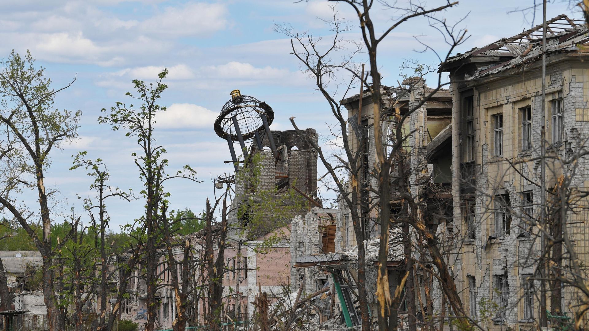 Разрушенные здания в промышленной зоне города Рубежное Разрушенные здания в промышленной зоне города Рубежное - РИА Новости, 1920, 11.05.2022