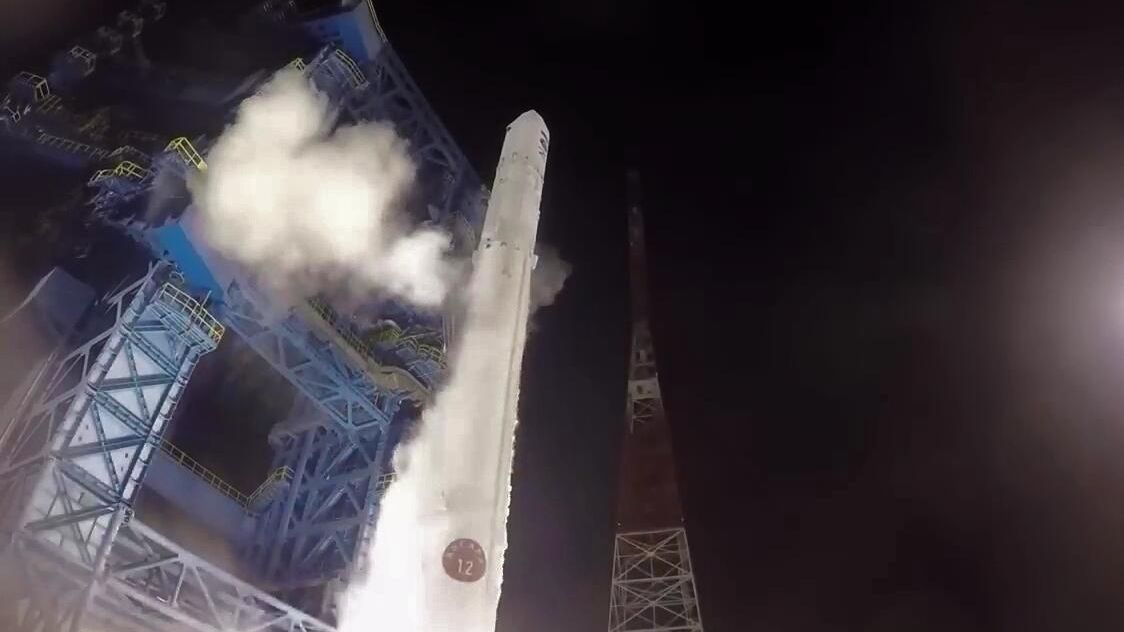 Старт ракеты Ангара-1.2 со спутником Минобороны РФ с космодрома Плесецк. Кадр видео Старт ракеты Ангара-1.2 со спутником Минобороны РФ с космодрома Плесецк. Кадр видео - РИА Новости, 1920, 30.04.2022