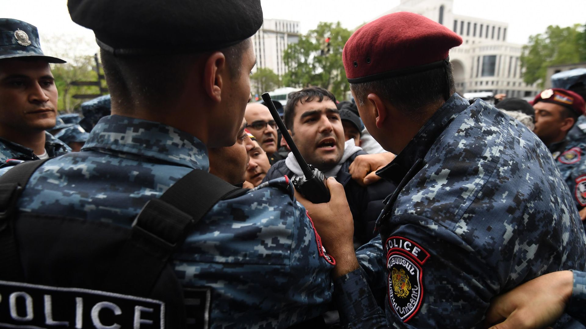 Задержание участников объединенного митинга оппозиции в Ереване Задержание участников объединенного митинга оппозиции в Ереване - РИА Новости, 1920, 02.05.2022
