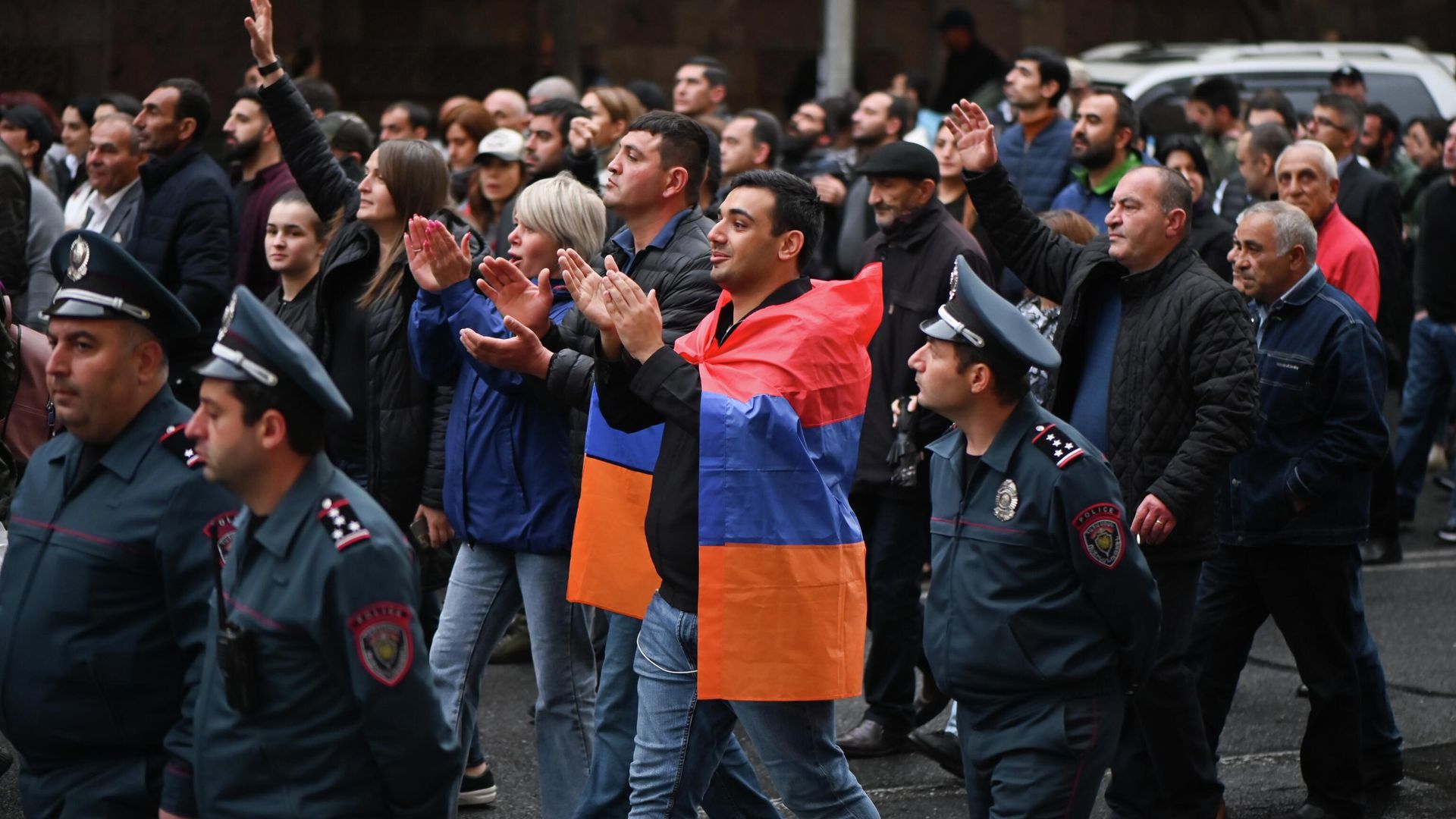 Шествие оппозиции к зданию правительства Армении Шествие оппозиции к зданию правительства Армении - РИА Новости, 1920, 05.05.2022