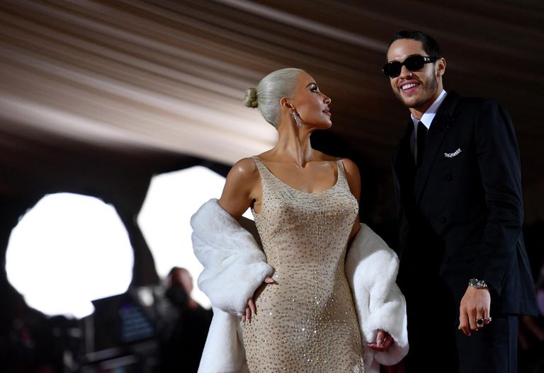 Ким Кардашьян и Пит Дэвидсон на балу Института костюма Met Gala Ким Кардашьян и Пит Дэвидсон на балу Института костюма Met Gala