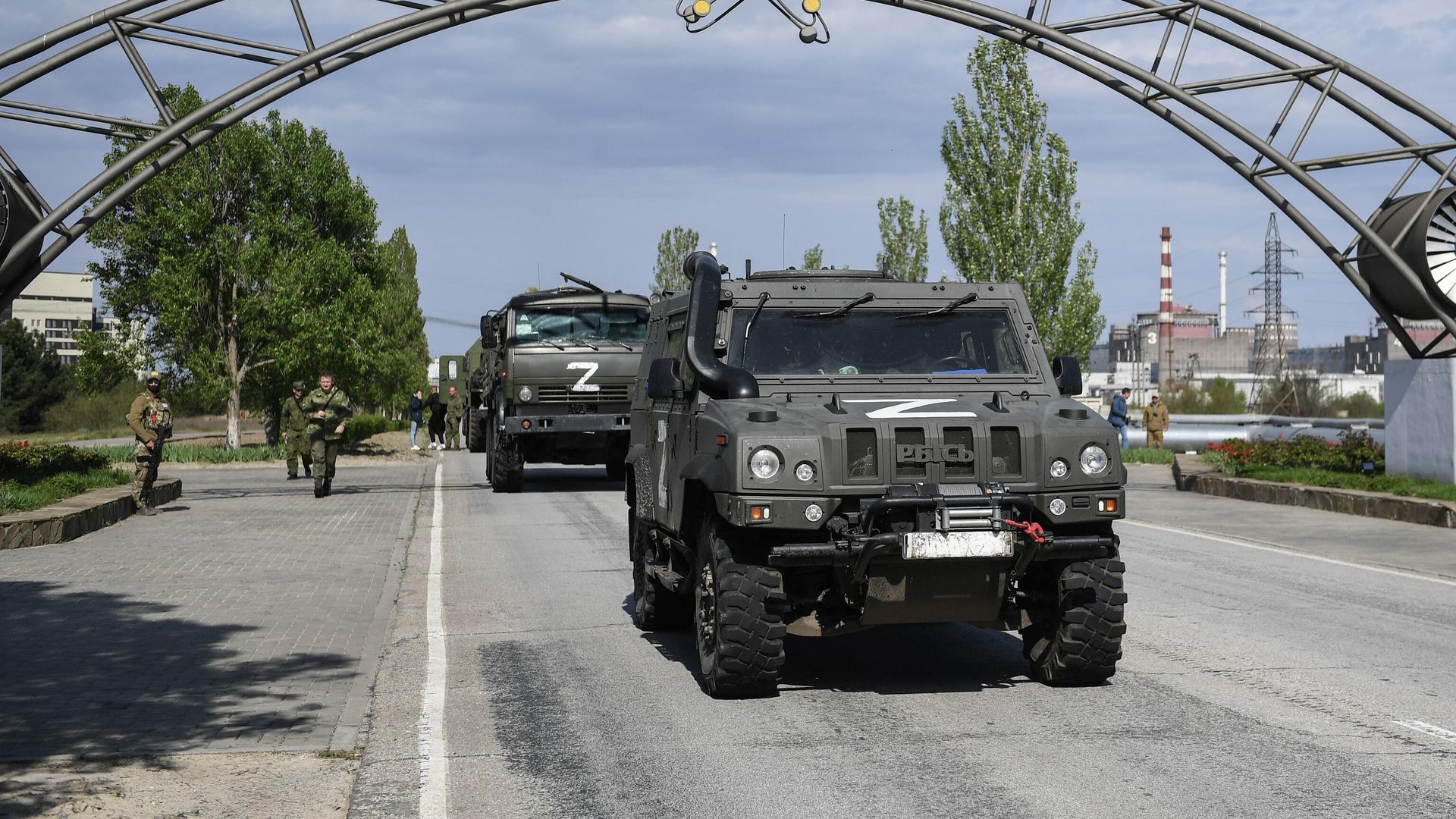 Военная техника ВС РФ на территории Запорожской АЭС в Энергодаре Военная техника ВС РФ на территории Запорожской АЭС в Энергодаре - РИА Новости, 1920, 01.07.2022