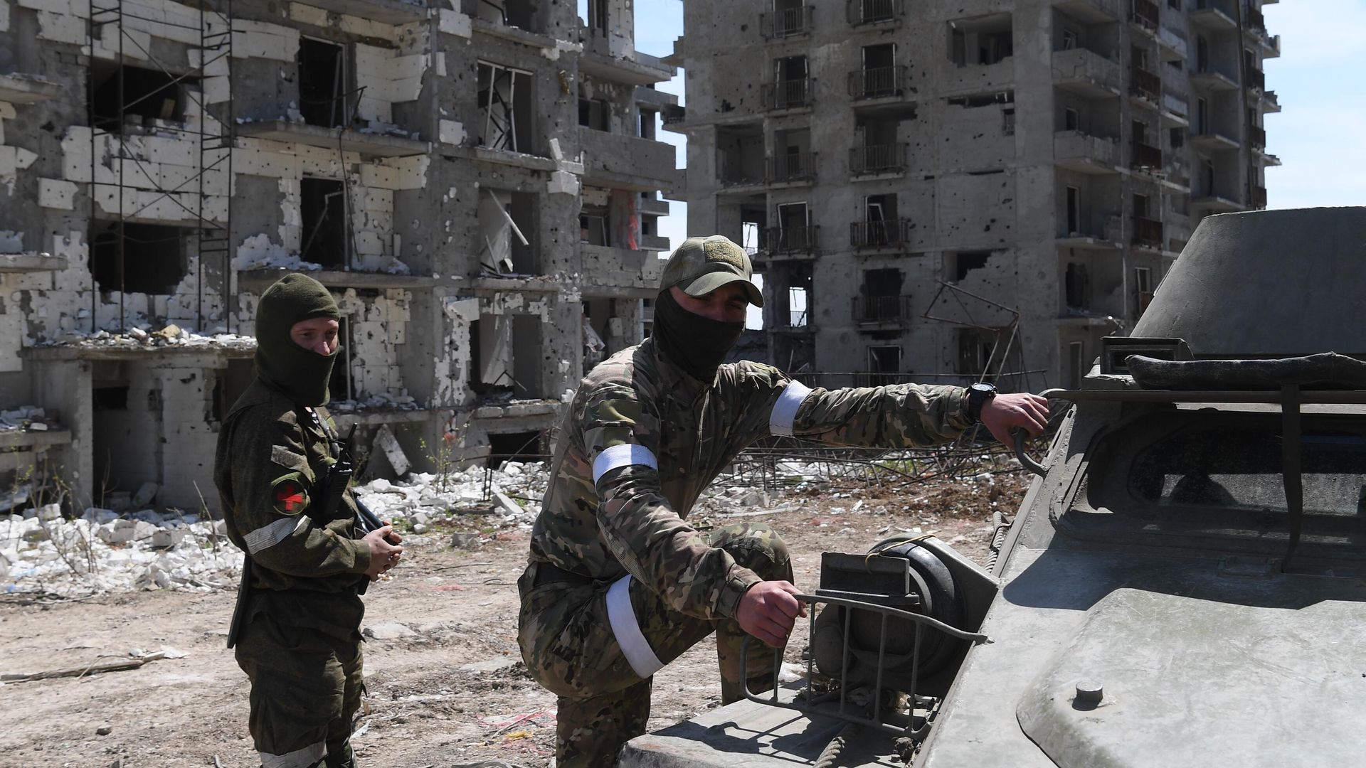 Военнослужащие морской пехоты ВС РФ в районе металлургического комбината Азовсталь в Мариуполе Военнослужащие морской пехоты ВС РФ в районе металлургического комбината Азовсталь в Мариуполе - РИА Новости, 1920, 06.05.2022