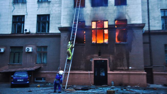 Пожар в здании Дома профсоюзов в Одессе