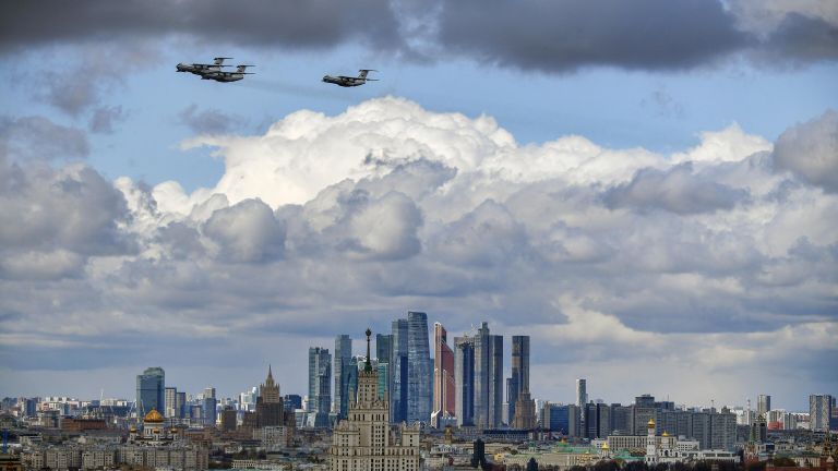 Тяжелые транспортные самолеты Ил-76МД на репетиции воздушной части парада в честь 77-й годовщины Победы в Великой Отечественной войне Тяжелые транспортные самолеты Ил-76МД на репетиции воздушной части парада в честь 77-й годовщины Победы в Великой Отечественной войне