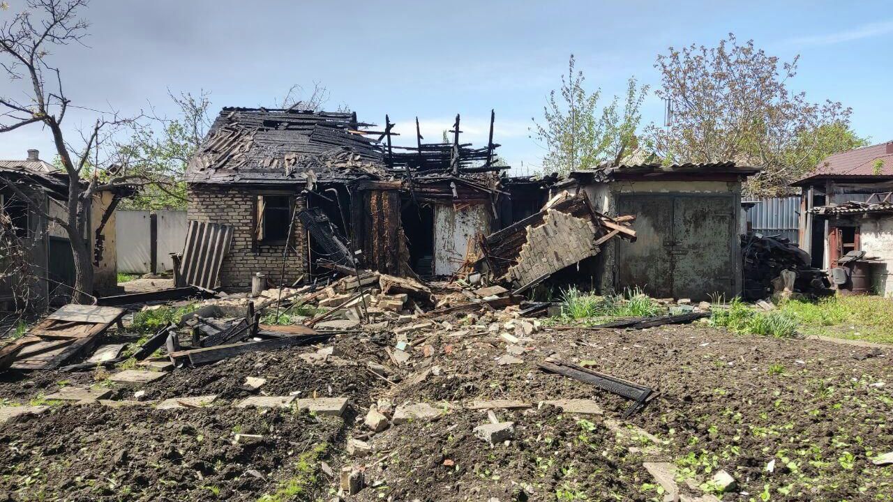 Дом, обстрелянный из РСЗО Град ВСУ, в Ясиноватой Дом, обстрелянный из РСЗО Град ВСУ, в Ясиноватой - РИА Новости, 1920, 24.05.2022