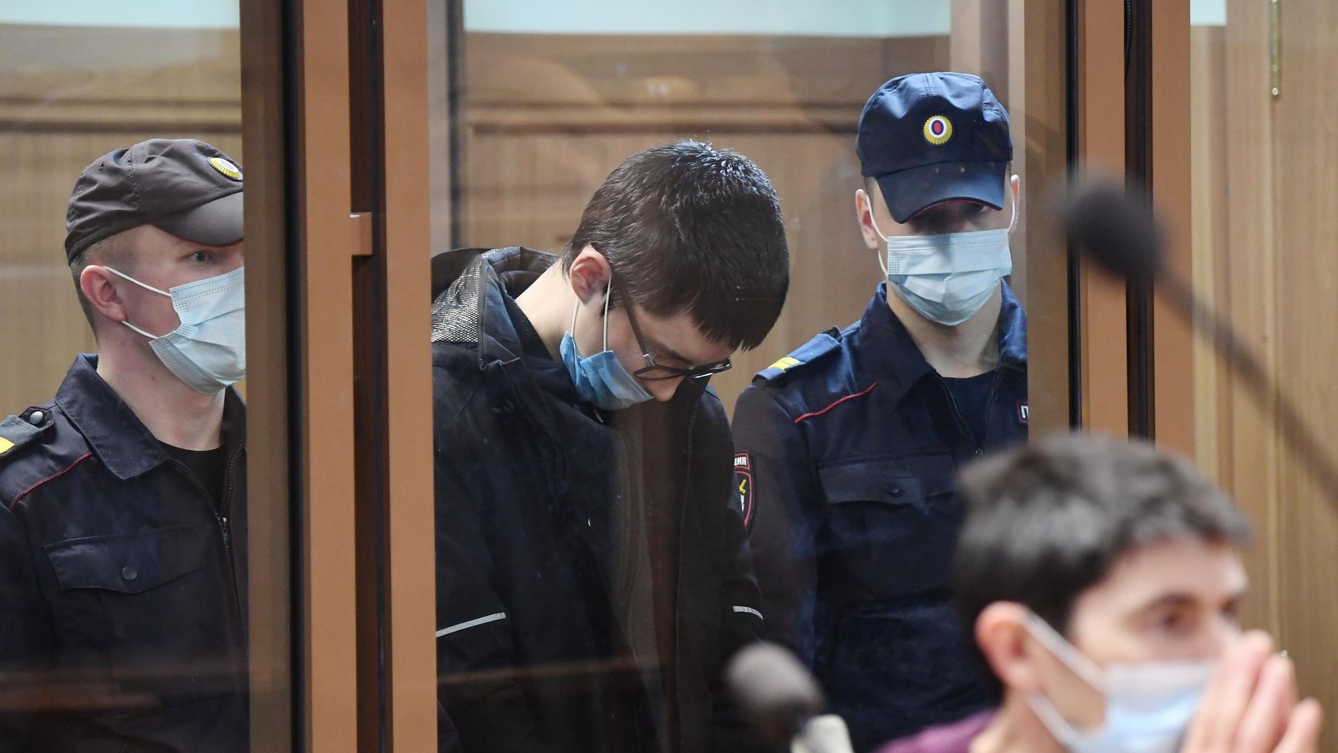 Ильназ Галявиев, устроивший 11 мая 2021 года стрельбу в казанской гимназии №175 и обвиняемый в убийстве 9 человек, в зале Верховного суда Татарстана - РИА Новости, 1920, 28.10.2022