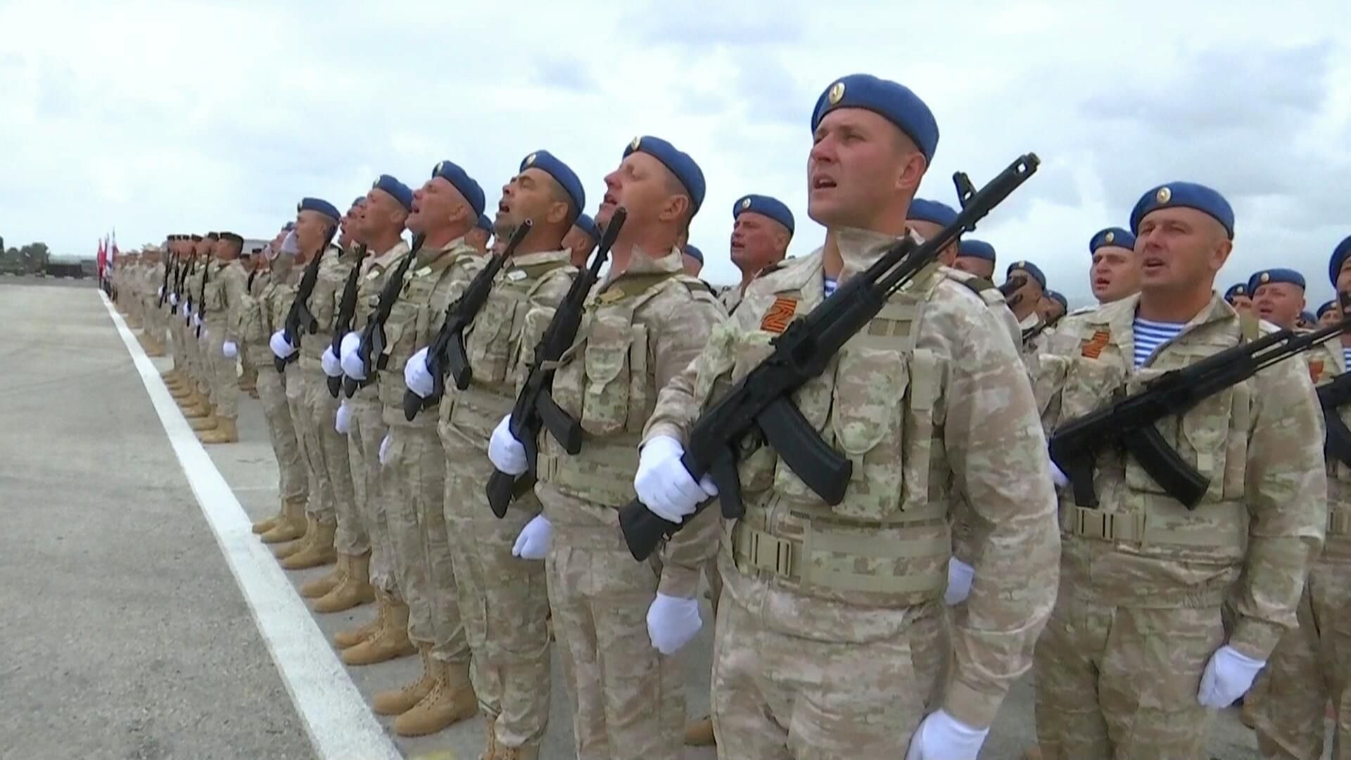 Репетиция парада Победы на российской авиабазе Хмеймим в Сирии Репетиция парада Победы на российской авиабазе Хмеймим в Сирии - РИА Новости, 1920, 06.05.2022