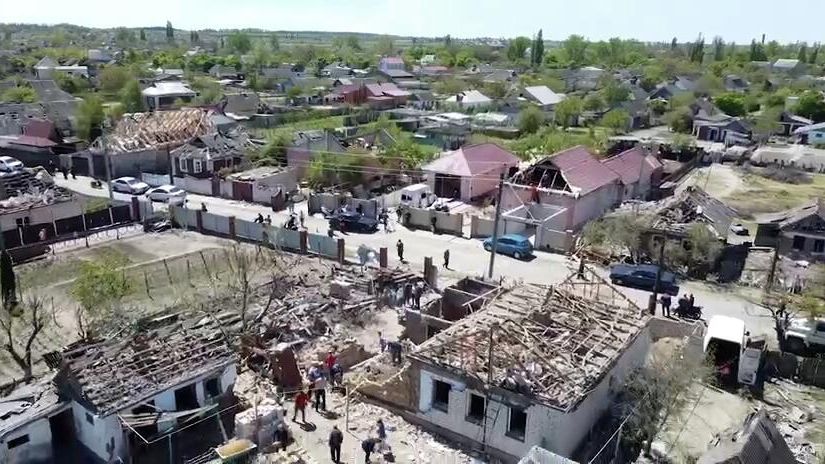 Кадры поврежденных домов под Херсоном после обстрела Точкой-У Кадры поврежденных домов под Херсоном после обстрела Точкой-У - РИА Новости, 1920, 07.05.2022