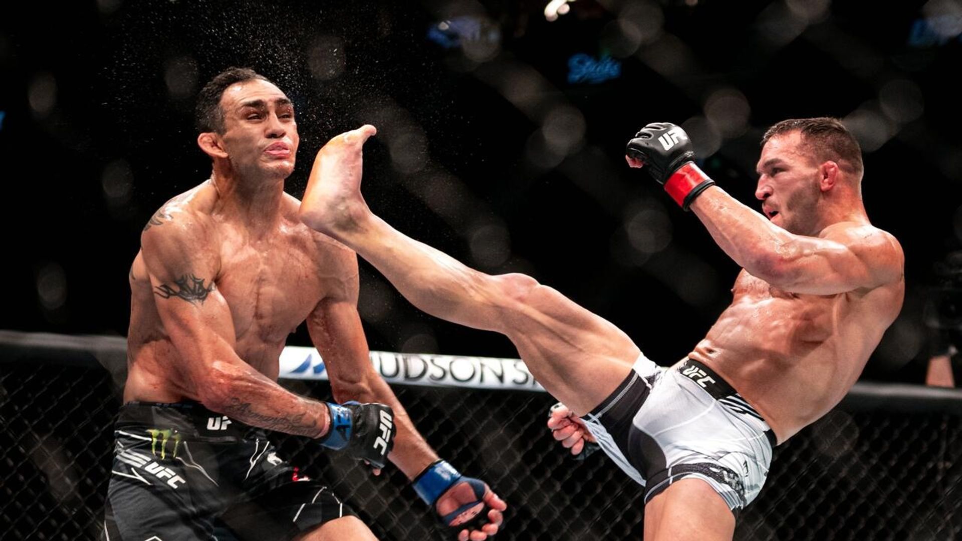 Тони Фергюсон против Майкла Чендлера на UFC 274 Тони Фергюсон против Майкла Чендлера на UFC 274 - РИА Новости, 1920, 08.05.2022