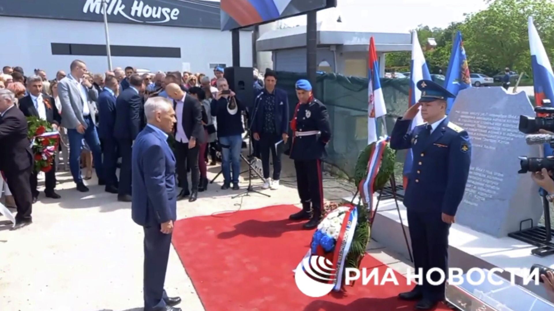 Открытие памятника красноармейцам, которые погибли при авианалете авиации США в пригороде Ниша на юге Сербии Открытие памятника красноармейцам, которые погибли при авианалете авиации США в пригороде Ниша на юге Сербии - РИА Новости, 1920, 08.05.2022