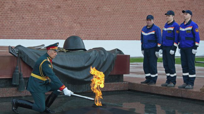 Профилактика горелки Вечного огня в Александровском саду Профилактика горелки Вечного огня в Александровском саду