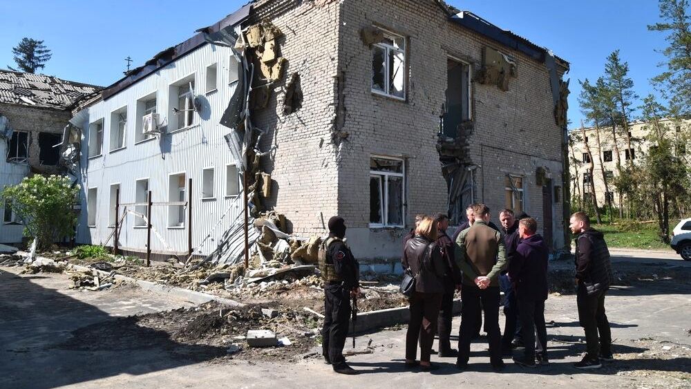 Глава Донецкой народной республики Денис Пушилин и заместитель председателя правительства РФ Марат Хуснуллин посетили город Волноваху Глава Донецкой народной республики Денис Пушилин и заместитель председателя правительства РФ Марат Хуснуллин посетили город Волноваху - РИА Новости, 1920, 08.05.2022