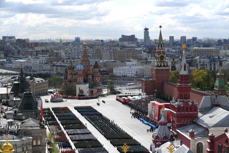 Парадный расчет военнослужащих на военном параде, посвященном 77-й годовщине Победы в Великой Отечественной войне, на Красной площади в Москве