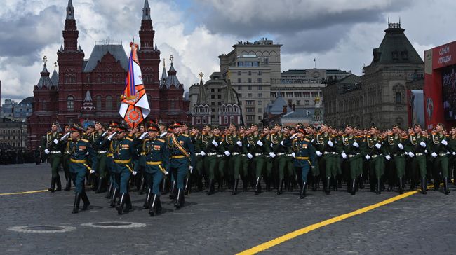 Военнослужащие парадных расчетов на военном параде, посвящённом 77-й годовщине Победы в Великой Отечественной войне на Красной площади в Москве Военнослужащие парадных расчетов на военном параде, посвящённом 77-й годовщине Победы в Великой Отечественной войне на Красной площади в Москве