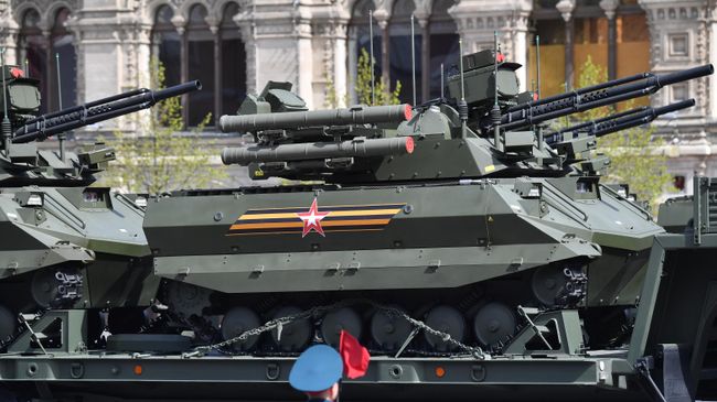 Робототехнические комплексы Уран-9 на военном параде в честь 77-й годовщины Победы в Великой Отечественной войне Робототехнические комплексы Уран-9 на военном параде в честь 77-й годовщины Победы в Великой Отечественной войне