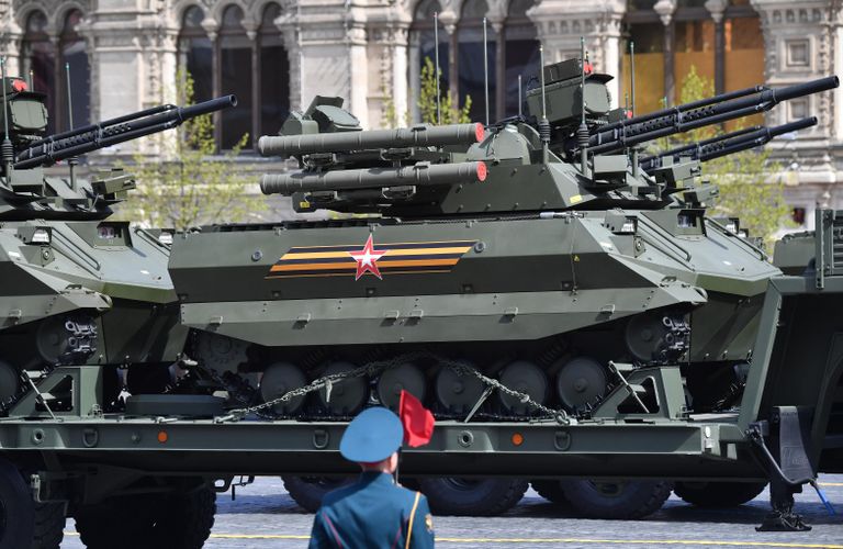 Робототехнические комплексы Уран-9 на военном параде в честь 77-й годовщины Победы в Великой Отечественной войне