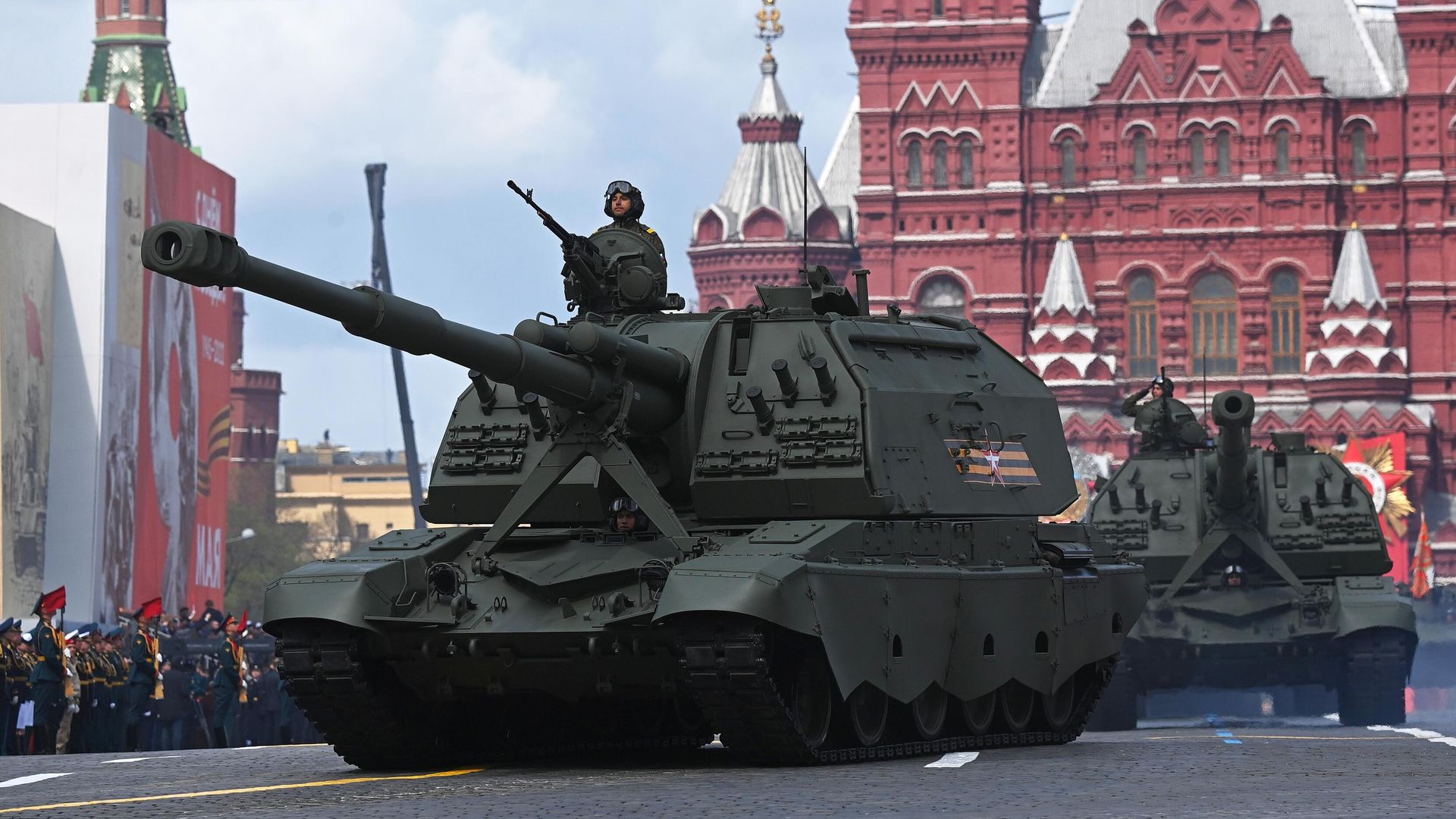 Самоходные артиллерийские установки на Красной площади в Москве Самоходные артиллерийские установки на Красной площади в Москве - РИА Новости, 1920, 22.04.2023