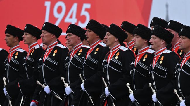 Парадный расчет кубанских казаков казачество, казачье войско на военном параде, посвященном 77-й годовщине Победы в Великой Отечественной войне, на Красной площади в Москве Парадный расчет кубанских казаков казачество, казачье войско на военном параде, посвященном 77-й годовщине Победы в Великой Отечественной войне, на Красной площади в Москве