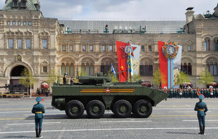Боевая машина пехоты БМП К-17 Бумеранг на военном параде в честь 77-й годовщины Победы в Великой Отечественной войне