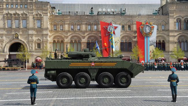 Боевая машина пехоты БМП К-17 Бумеранг на военном параде в честь 77-й годовщины Победы в Великой Отечественной войне Боевая машина пехоты БМП К-17 Бумеранг на военном параде в честь 77-й годовщины Победы в Великой Отечественной войне
