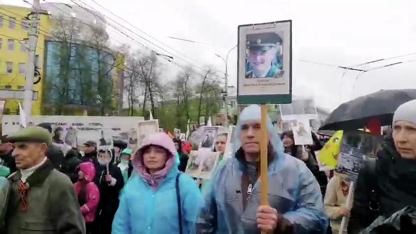 Отец погибшего в ходе спецоперации на Украине военного Дмитрия Топтуна в рядах “Бессмертного полка” Отец погибшего в ходе спецоперации на Украине военного Дмитрия Топтуна в рядах “Бессмертного полка” - РИА Новости, 1920, 09.05.2022