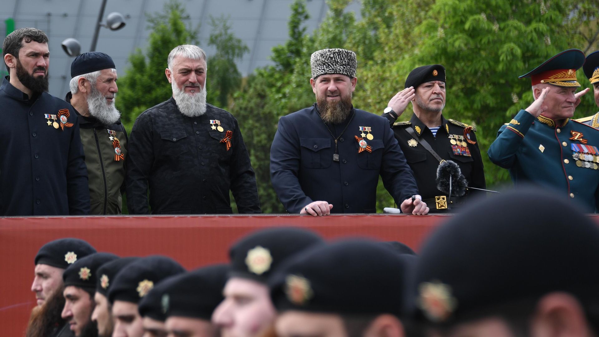 Глава Чеченской Республики Рамзан Кадыров на военном параде, посвященном 77-й годовщине Победы в Великой Отечественной войне, в Грозном. - РИА Новости, 1920, 09.05.2022