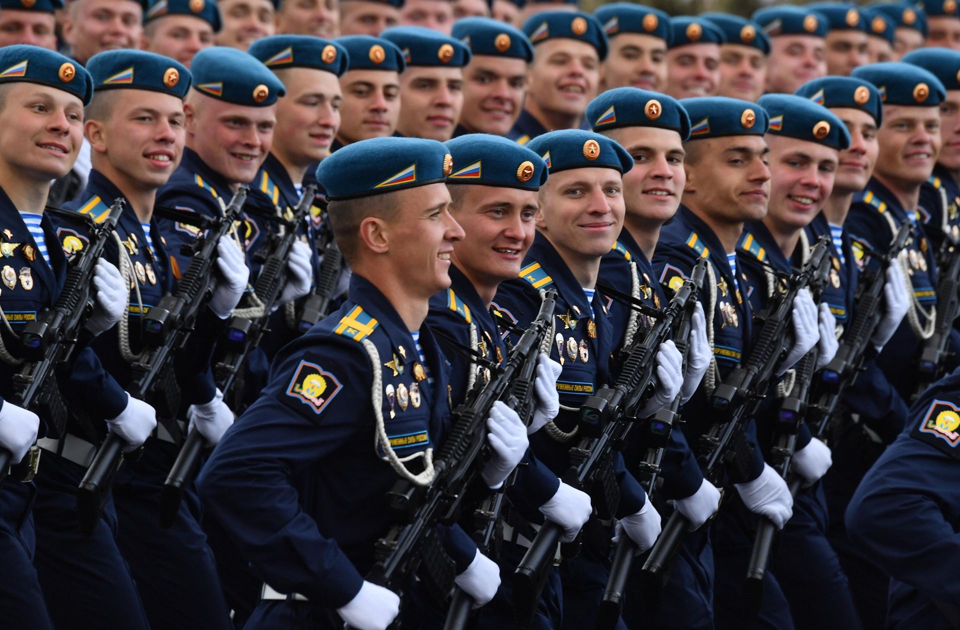 Курсанты Рязанского гвардейского высшего воздушно-десантного училища имени генерала армии В. Ф. Маргелова на военном параде в честь 77-й годовщины Победы в Великой Отечественной войне Курсанты Рязанского гвардейского высшего воздушно-десантного училища имени генерала армии В. Ф. Маргелова на военном параде в честь 77-й годовщины Победы в Великой Отечественной войне - РИА Новости, 1920, 09.05.2022