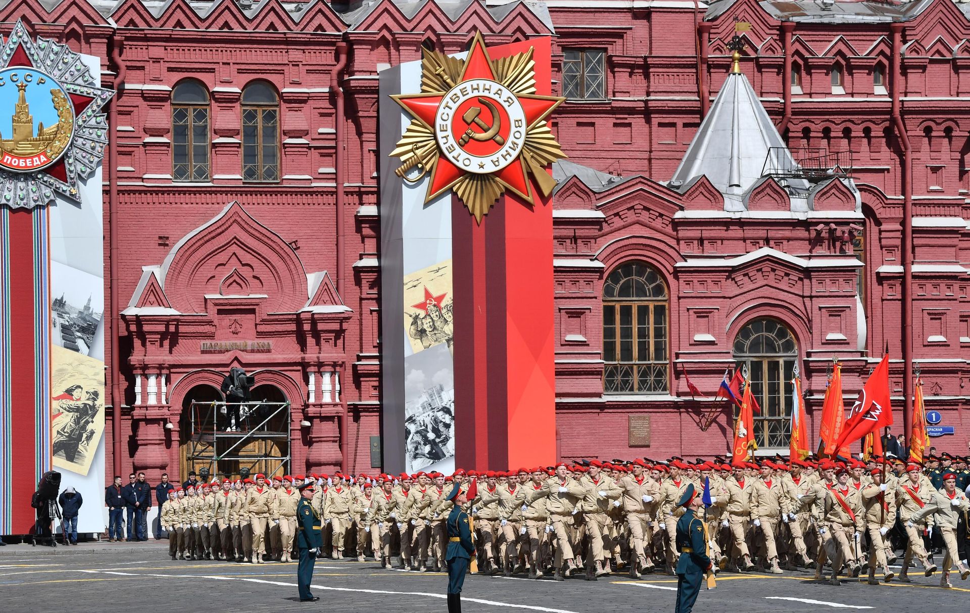 Парадный расчет общественного патриотического движения Юнармия на военном параде в честь 77-й годовщины Победы в Великой Отечественной войне Парадный расчет общественного патриотического движения Юнармия на военном параде в честь 77-й годовщины Победы в Великой Отечественной войне - РИА Новости, 1920, 09.05.2022