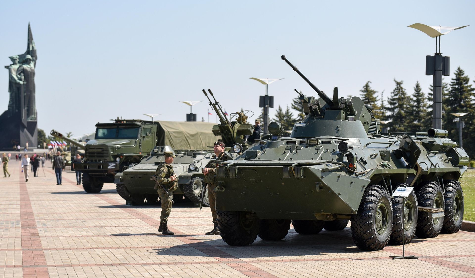 Бронетранспортер БТР-82 на выставке военной техники в парке Ленинского Комсомола в Донецке Бронетранспортер БТР-82 на выставке военной техники в парке Ленинского Комсомола в Донецке - РИА Новости, 1920, 06.07.2023