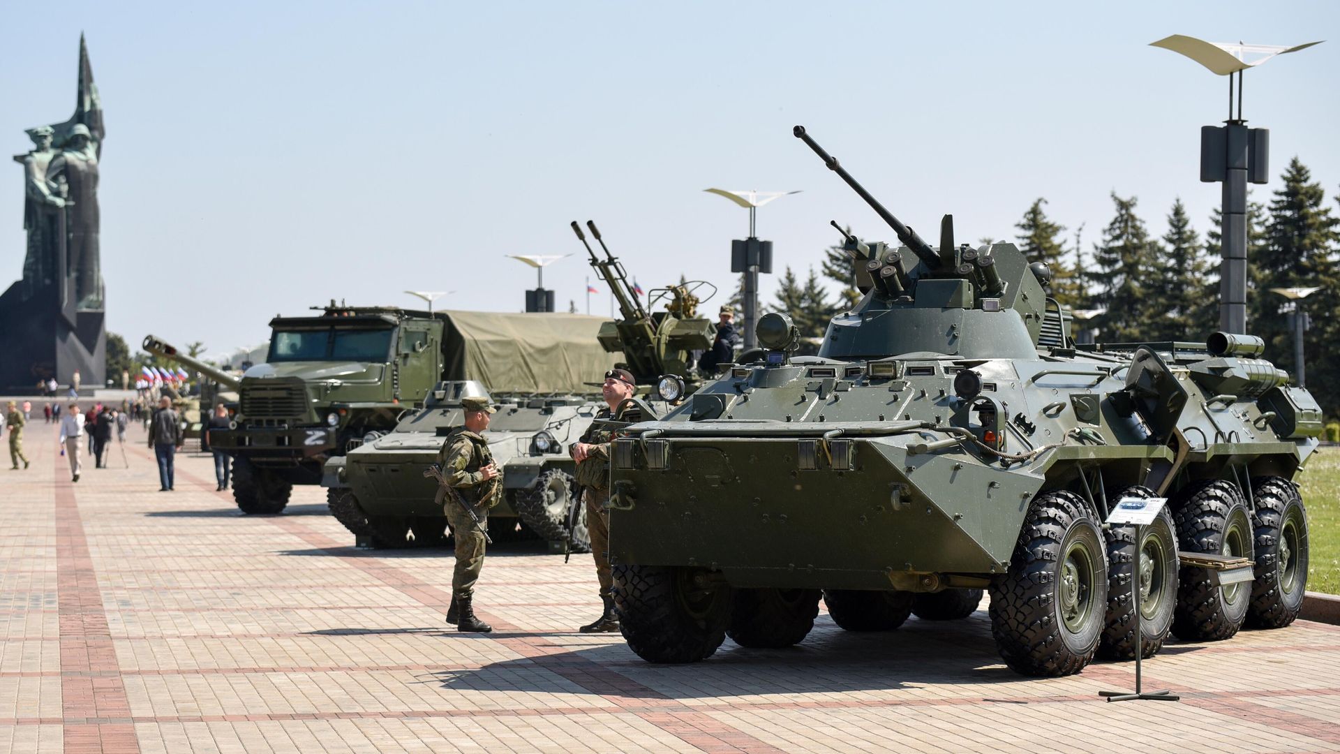 Бронетранспортер БТР-82 на выставке военной техники в парке Ленинского Комсомола в Донецке Бронетранспортер БТР-82 на выставке военной техники в парке Ленинского Комсомола в Донецке - РИА Новости, 1920, 16.07.2023