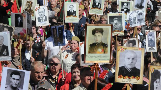 Участники акции Бессмертный полк Участники акции Бессмертный полк