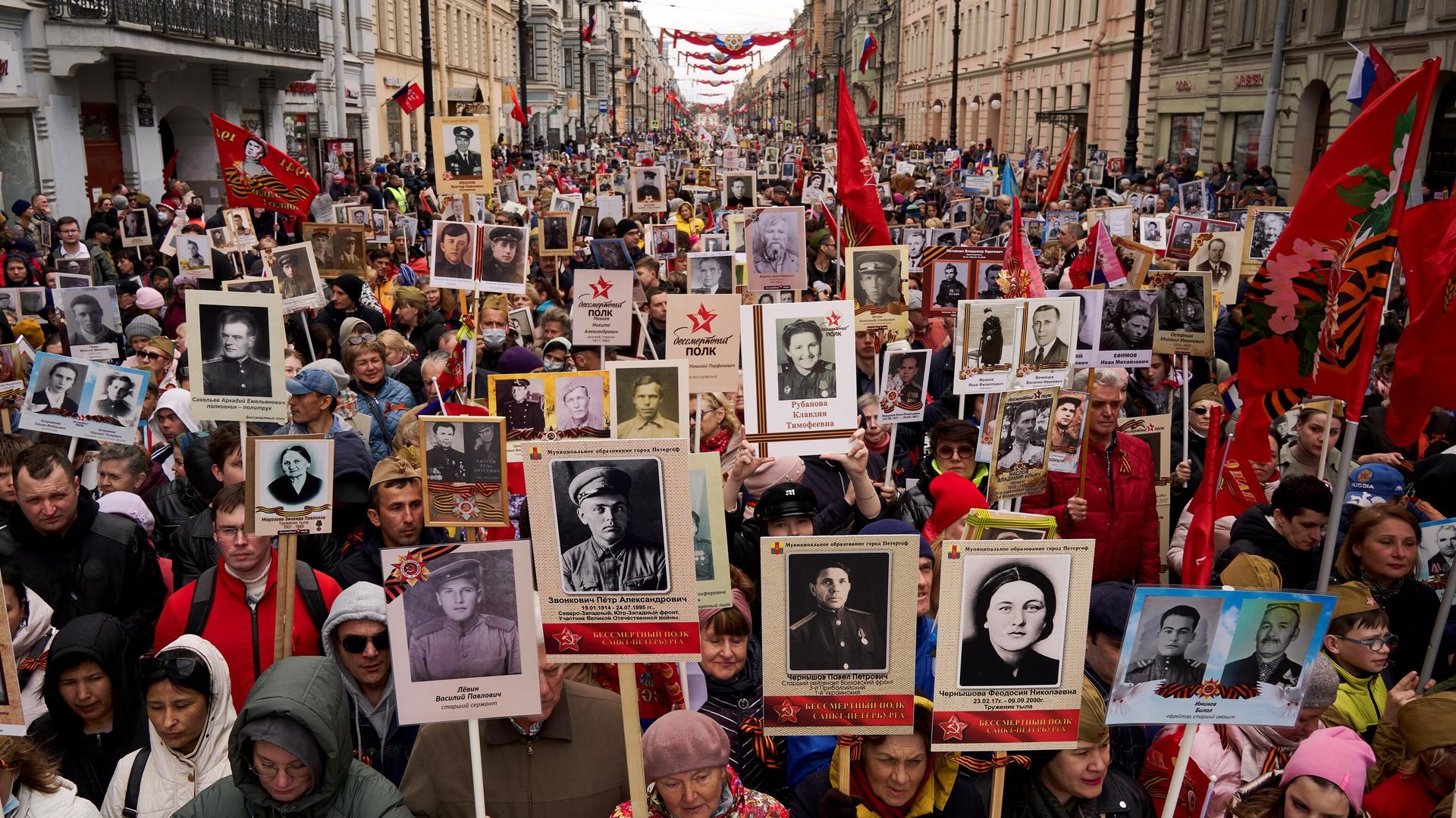 Участники акции Бессмертный полк, посвященной 77-й годовщине Победы в Великой Отечественной войне в Великой Отечественной войне в Санкт-Петербурге Участники акции Бессмертный полк, посвященной 77-й годовщине Победы в Великой Отечественной войне в Великой Отечественной войне в Санкт-Петербурге - РИА Новости, 1920, 09.05.2022