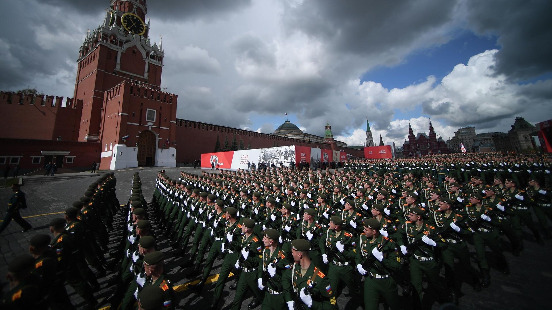 Военнослужащие парадных расчетов на военном параде, посвящённом 77-й годовщине Победы в Великой Отечественной войне, на Красной площади в Москве Военнослужащие парадных расчетов на военном параде, посвящённом 77-й годовщине Победы в Великой Отечественной войне, на Красной площади в Москве - РИА Новости, 1920, 30.12.2022