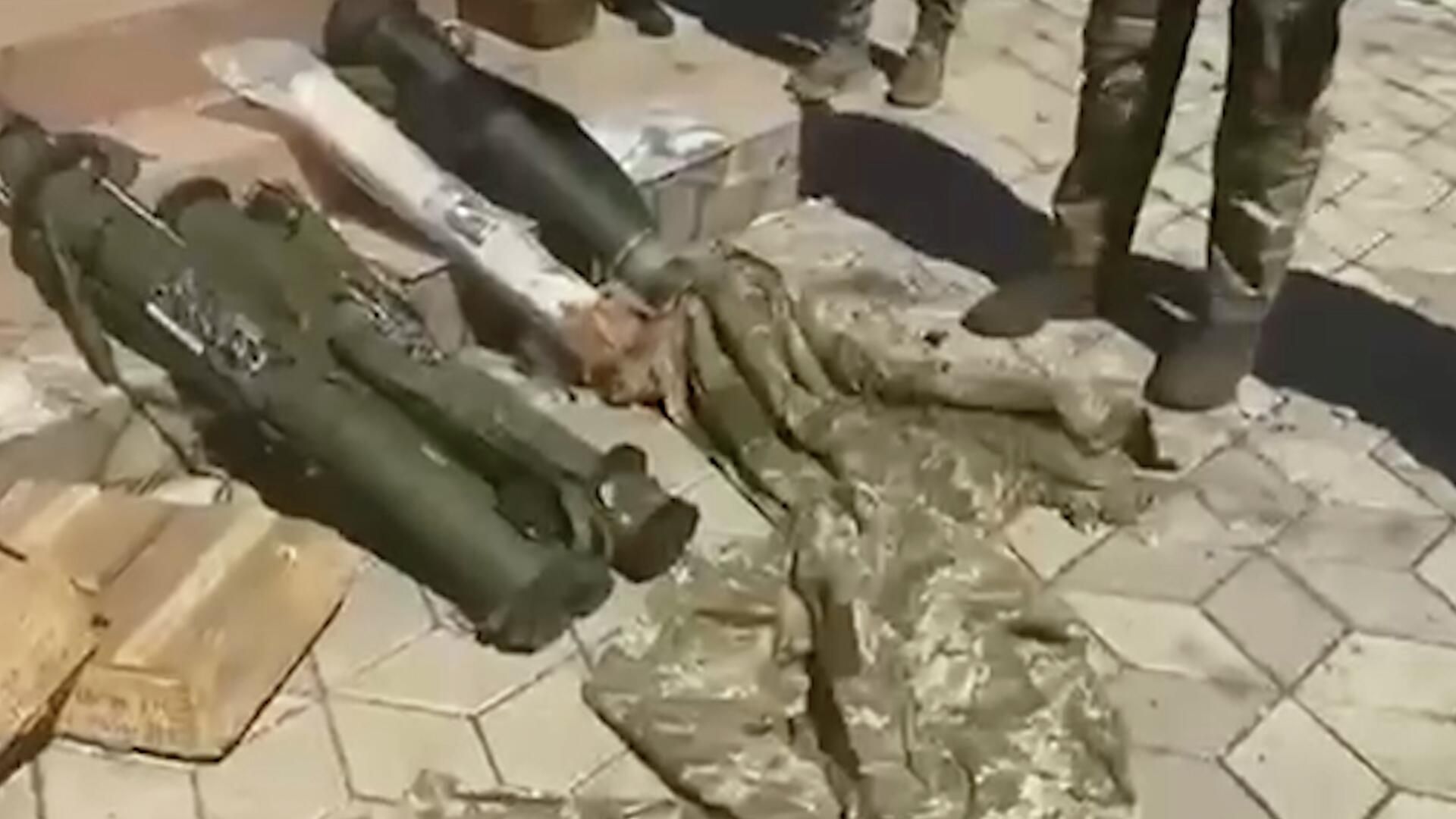 Бойцы спецподразделений из Чечни зачищают брошенные укрытия и базы Бойцы спецподразделений из Чечни зачищают брошенные укрытия и базы - РИА Новости, 1920, 09.05.2022
