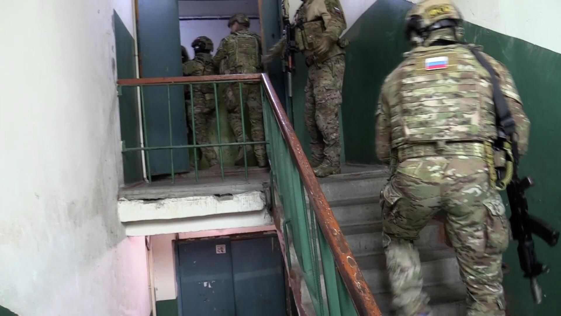 Задержание сотрудниками ФСБ РФ гражданина России, сторонника Правого сектора* Задержание сотрудниками ФСБ РФ гражданина России, сторонника Правого сектора* - РИА Новости, 1920, 11.05.2022