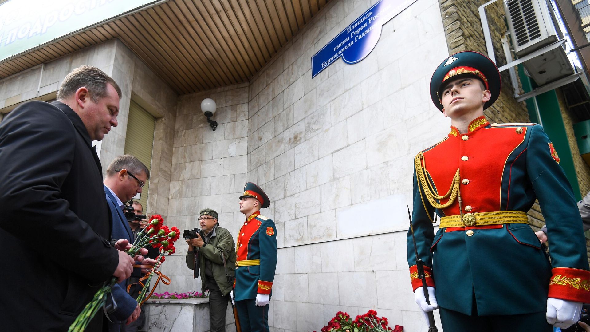 Торжественная церемония присвоения имени Героя России Нурмагомеда Гаджимагомедова площади Конституции в Донецке - РИА Новости, 1920, 07.08.2026