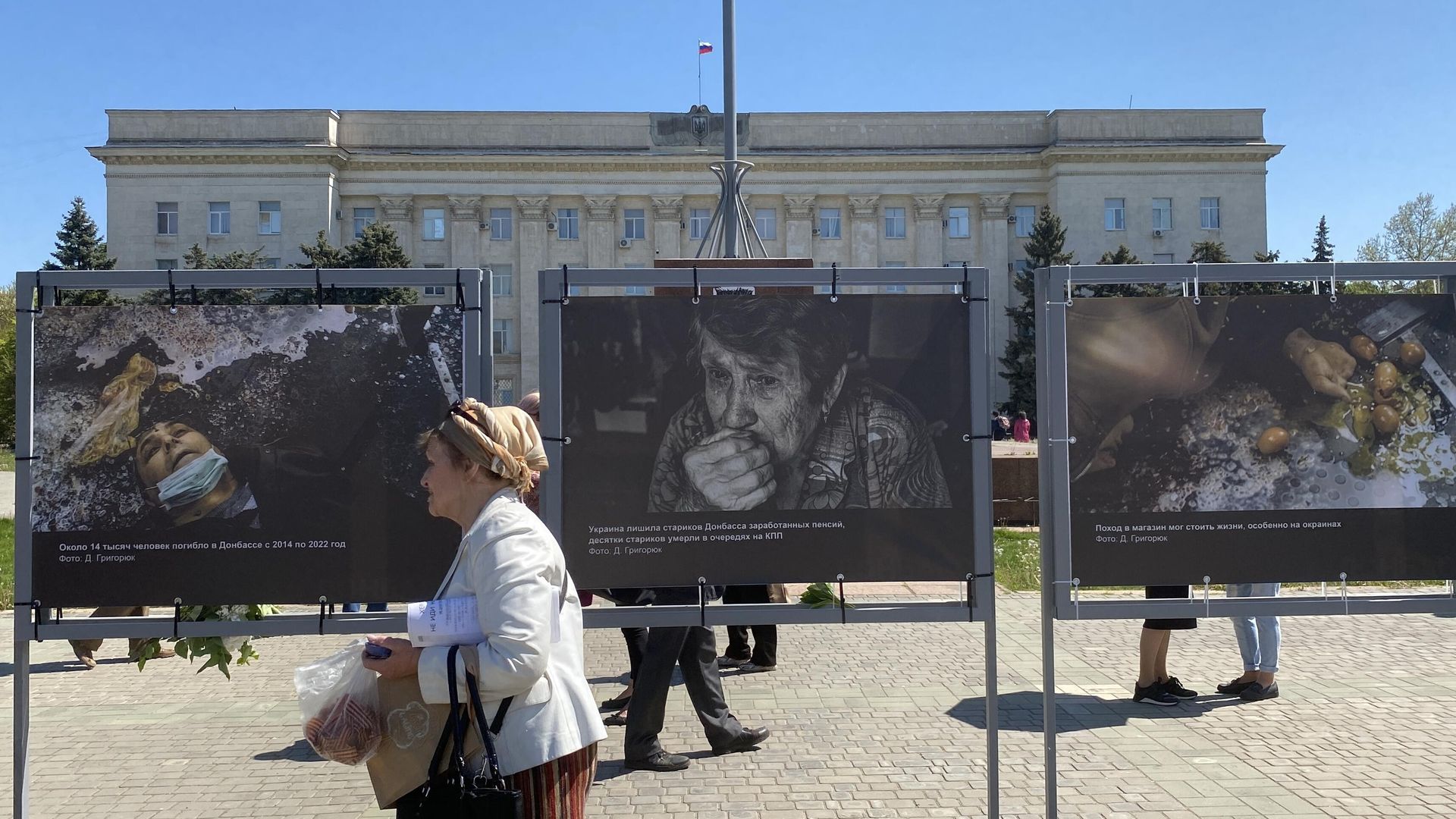 Женщина на площади Свободы в Херсоне - РИА Новости, 1920, 13.05.2022