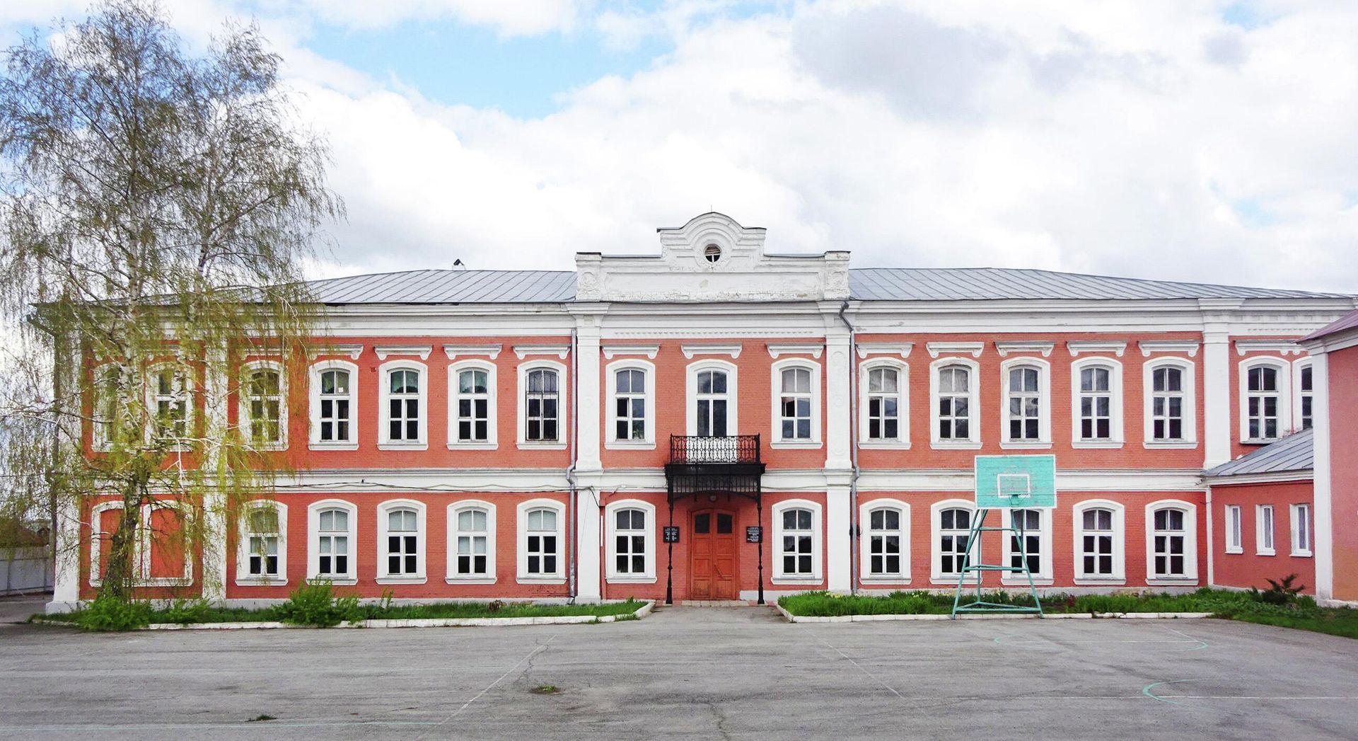 Здание Классической мужской гимназии (1871 г.) Здесь учились Бунин, Пришвин, Семашко Здание Классической мужской гимназии (1871 г.) Здесь учились Бунин, Пришвин, Семашко