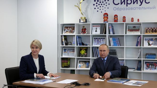 Президент РФ Владимир Путин проводит в режиме видеоконференции заседание попечительского совета образовательного фонда Талант и успех в образовательном центре Сириус